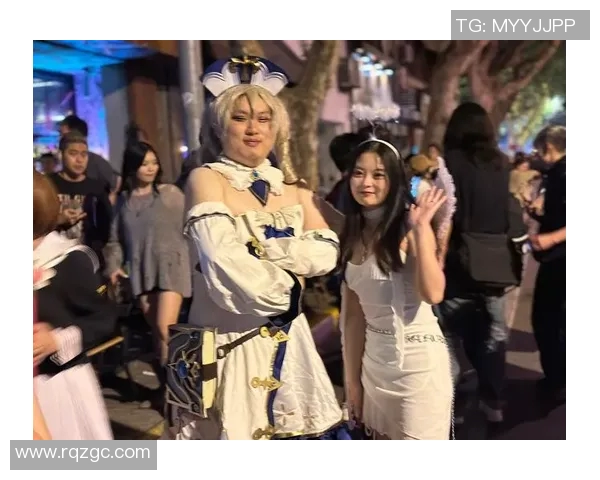 万圣节足球场:球星装扮大比拼,创意十足的魔幻比赛瞬间 万圣节足球场:球星装扮大比拼,创意十足的魔幻比赛瞬间